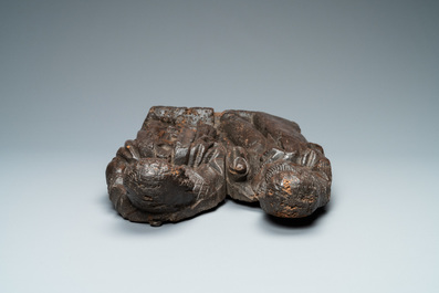 An oak retable fragment depicting two figures, Flanders, 1st half 16th C.