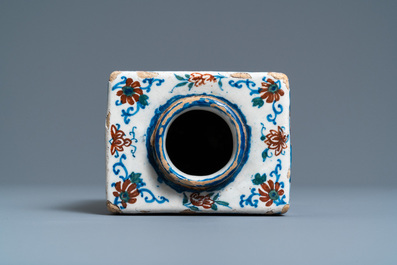 A Dutch Delft cashmere palette tea caddy, 1st half 18th C.