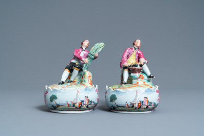 Une paire de beurriers couverts en fa&iuml;ence polychrome de Delft de type 'petit feu', 18&egrave;me