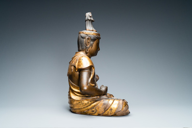 Une grande figure de Kanon en bois sculpt&eacute;, laqu&eacute; et dor&eacute;, Japon, Momoyama, 16&egrave;me