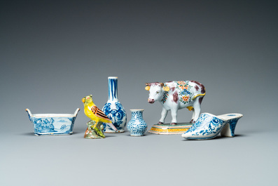 A varied collection of blue and white and polychrome Delftware, 18/19th C.