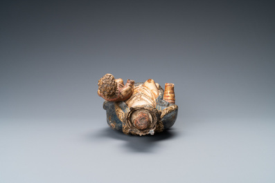 Une statue d'une Vierge &agrave; l'enfant en noyer polychrom&eacute; et dor&eacute; de type 'Poup&eacute;e de Malines', 1&egrave;re moiti&eacute; du 16&egrave;me