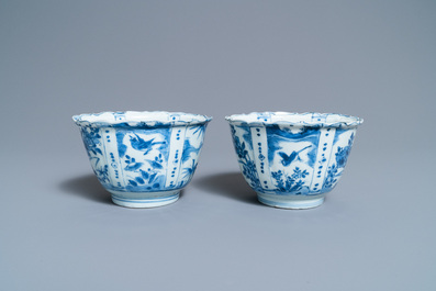 A pair of Chinese blue and white kraak porcelain 'crow' bowls, Wanli