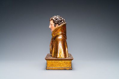Un buste reliquaire d'un homme en bois polychrom&eacute; et dor&eacute;, Italie, 17&egrave;me