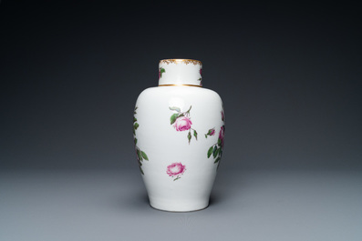 A vase with fine pink roses, A.R. mark for Augustus Rex, Meissen porcelain, 18th C.