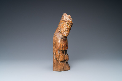 Een eikenhouten figuur van een profeet met sporen van polychromie, 16e eeuw