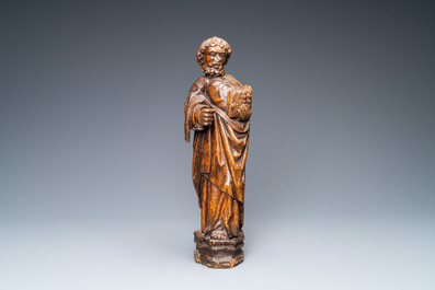 Une statue de l'ap&ocirc;tre Saint Pierre en ch&ecirc;ne sculpt&eacute;, Vall&eacute;e du Rhin, Allemagne, 15&egrave;me