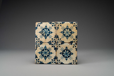 Vierenveertig blauw-witte en polychrome Delftse tegels, 17/18e eeuw