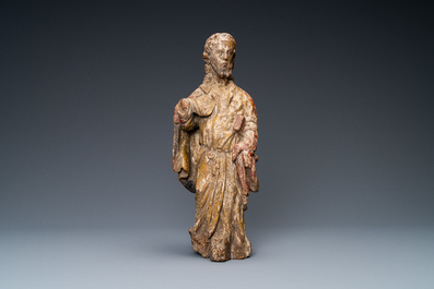 Une statue d'un &eacute;vang&eacute;liste en bois sculpt&eacute; et polychrom&eacute;, 16&egrave;me