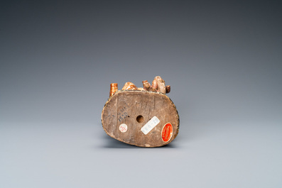 Une statue d'une Vierge &agrave; l'enfant en noyer polychrom&eacute; et dor&eacute; de type 'Poup&eacute;e de Malines', 1&egrave;re moiti&eacute; du 16&egrave;me