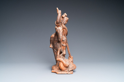 Une statue de Saint Georges en bois sculpt&eacute; monochrom&eacute; &agrave; l&rsquo;imitation de la terre cuite, 16&egrave;me