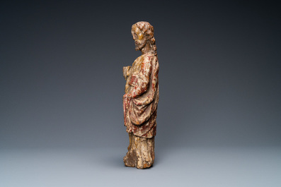 Une statue d'un &eacute;vang&eacute;liste en bois sculpt&eacute; et polychrom&eacute;, 16&egrave;me