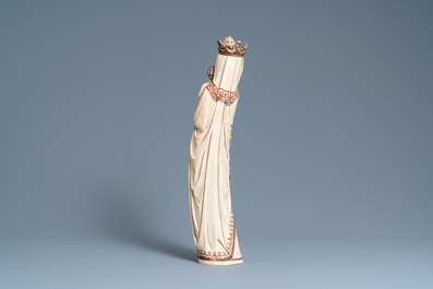 Une grande statue d'une Vierge &agrave; l&rsquo;enfant en ivoire sculpt&eacute; et polychrom&eacute;, France, 19&egrave;me