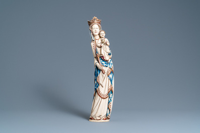 Une grande statue d'une Vierge &agrave; l&rsquo;enfant en ivoire sculpt&eacute; et polychrom&eacute;, France, 19&egrave;me