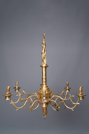 Un chandelier &agrave; six bras en cuivre orn&eacute; de Saint Jacques, Flandres ou Allemagne, 15/16&egrave;me