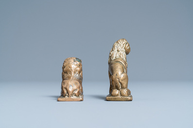 Deux petits mod&egrave;les de lions en bronze, 16&egrave;me