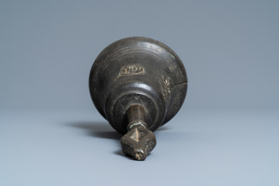 Une cloche en bronze &agrave; d&eacute;cor appliqu&eacute; de fleurs de lys et d'un m&eacute;daillon IHS, France, 16&egrave;me