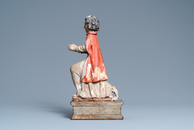 Een gepolychromeerde houten figuur van een biddende engel, ca. 1500