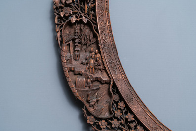 A large Chinese oval reticulated wooden frame, Canton, 19th C.