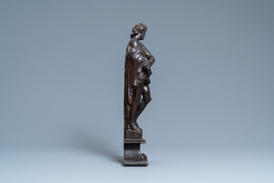 Une statue repr&eacute;sentant 'Ecce Homo' en ch&ecirc;ne sculpt&eacute;, vers 1600