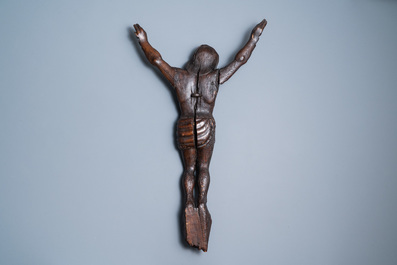 Une grande statue de Christ en ch&ecirc;ne sculpt&eacute;, France, 16&egrave;me