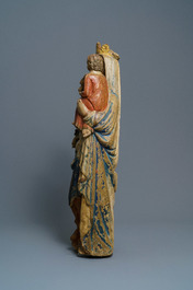 Une grande statue d'une Vierge &agrave; l&rsquo;enfant en pierre calcaire sculpt&eacute;e, Champagne ou Lorraine, France, 2&egrave;me moiti&eacute; du 14&egrave;me