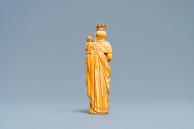 Une statue d'une Vierge &agrave; l&rsquo;Enfant en ivoire, probablement France, 17&egrave;me