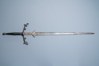 Une grande &eacute;p&eacute;e &agrave; deux mains de type 'Landsknecht', Allemagne, 16&egrave;me