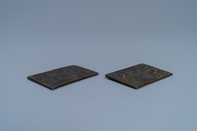 Une paire de plaques de forme rectangulaire en bronze, 17&egrave;me