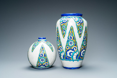 Twee Boch Keramis art deco vazen met craquel&eacute; glazuur, 1e helft 20e eeuw