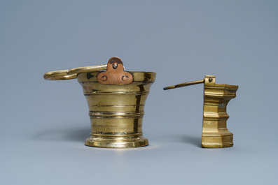 Deux seaux &agrave; eau b&eacute;nite en bronze, Flandres, 1&egrave;re moiti&eacute; du 16&egrave;me