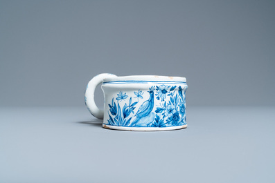 Une collection vari&eacute;e en fa&iuml;ence de Delft en bleu, blanc et polychrome, 18&egrave;me