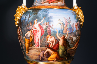 Un important vase en porcelaine de Meissen &agrave; sujet mythologique de 'Diane et Act&eacute;on', 2&egrave;me moiti&eacute; du 19&egrave;me