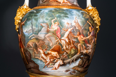 Un important vase en porcelaine de Meissen &agrave; sujet mythologique de 'Diane et Act&eacute;on', 2&egrave;me moiti&eacute; du 19&egrave;me