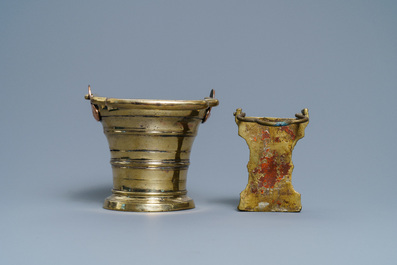 Twee bronzen wijwater emmers, Vlaanderen, 1e helft 16e eeuw