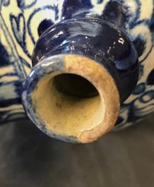 A blue and white Antwerp maiolica 'a foglie' wet drug jar, 2nd half 16th C.
