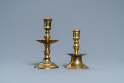 Deux bougeoirs en bronze, Flandres, 16/17&egrave;me