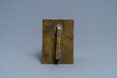 Un pax en bronze avec une plaquette repr&eacute;sentant 'La Crucifixion' d'apr&egrave;s Moderno, Italie, vers 1500