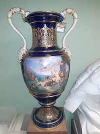 Un important vase en porcelaine de Meissen &agrave; sujet mythologique de 'Diane et Act&eacute;on', 2&egrave;me moiti&eacute; du 19&egrave;me