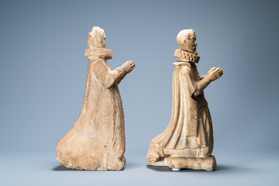 Een paar marmeren figuren van de biddende aartshertog van Oostenrijk, Albert VII en zijn vrouw, Isabella, wellicht Vlaanderen, 17e eeuw