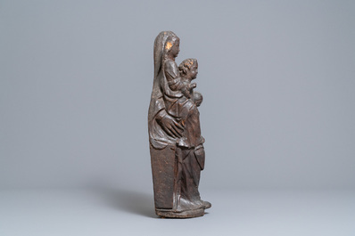 Un groupe figurant Sainte Anne Trinitaire en ch&ecirc;ne sculpt&eacute;, vers 1540