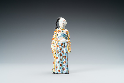 Een polychrome Delftse figuur van een Chinees, ca. 1800