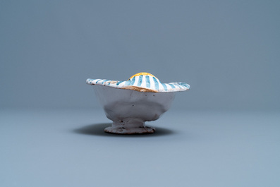 Une coupe de forme ovale figurant une femme, fa&iuml;ence polychrome de Nevers, France, 17&egrave;me