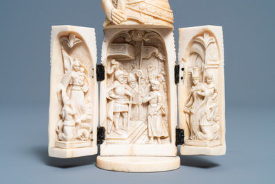 Une statue triptyque en ivoire repr&eacute;sentant Jeanne d'Arc, Dieppe, France, 19&egrave;me