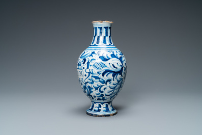 A blue and white Antwerp maiolica 'a foglie' pharmacy bottle, 2nd half 16th C.