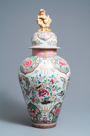 Un grand vase couvert de style famille rose en porcelaine de Samson, France, 19&egrave;me