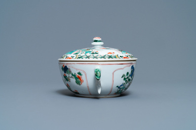 A Chinese famille verte porringer bowl and cover, Kangxi
