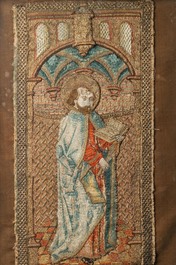 Trois fragments d'orfrois en laine, fils d&rsquo;argent et fils de soie figurant Saint Agricole de Bologne, Saint L&eacute;onard et Saint Thomas, d&eacute;but du 16&egrave;me