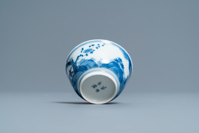 Twee blauw-witte Japanse Arita borden en een kop en schotel, Edo, 17/18e eeuw