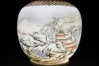 Een Chinese eierschaal porseleinen lamp met een winterlandschap, Republiek